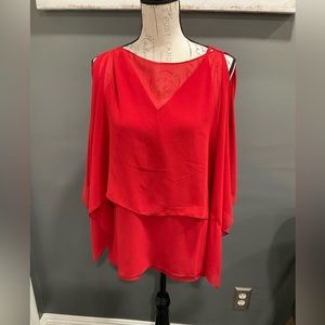 WHITE HOUSE‎ BLACK MARKET FLOWY RED TOP